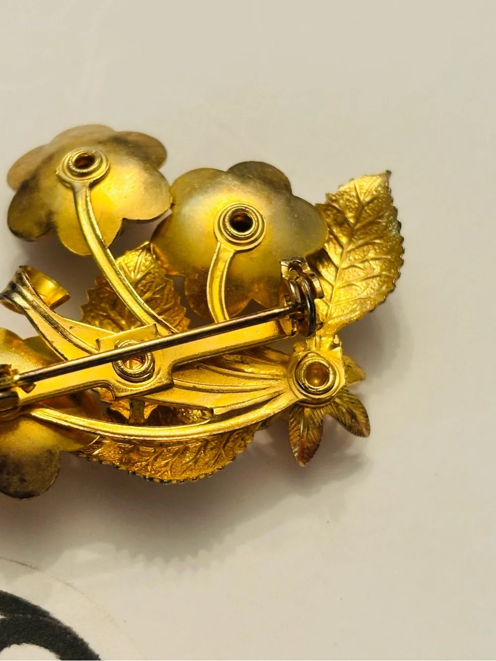 Gold Floral Brooch Pin - Elegant Women's Jewelry